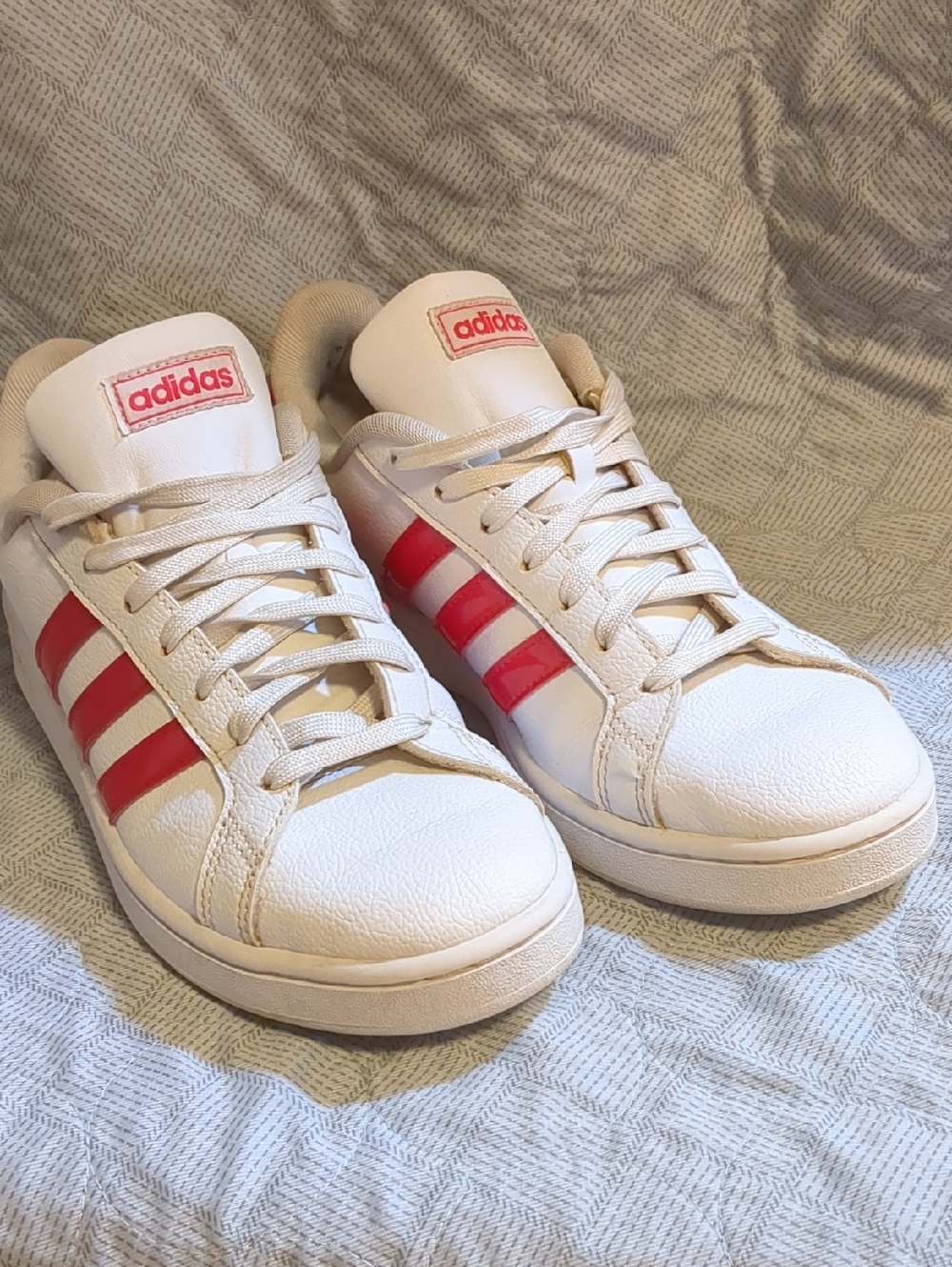 Adidas Grand Court sneakers In Red And White